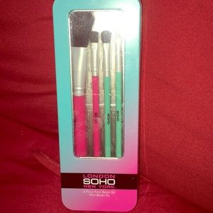 London Soho New York 4 piece face brush set